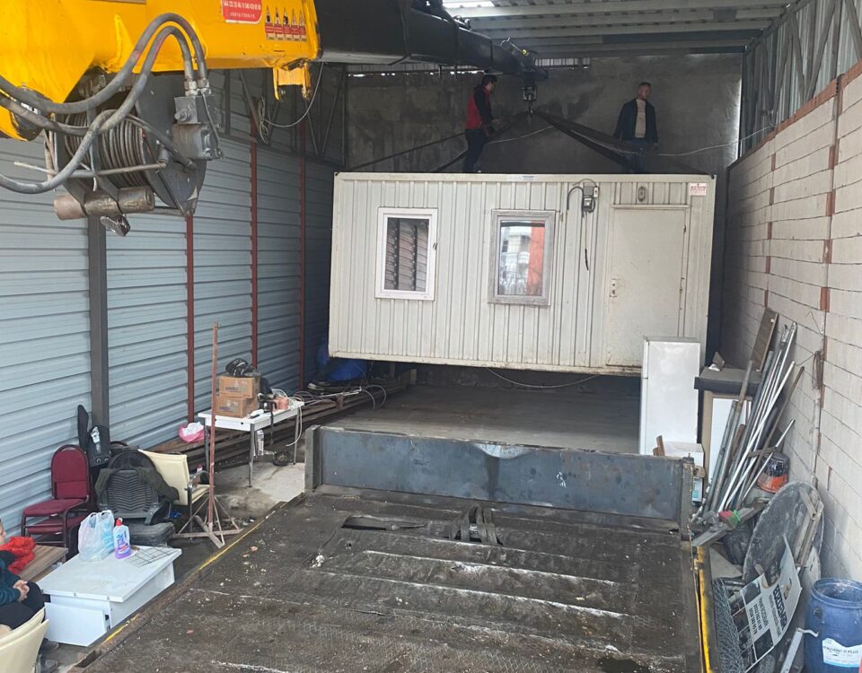 Projenizi rahatça yönetmek ve uygun fiyatlarla avantajlı çözümlerden faydalanmak için vinç kiralama seçeneğimizle hemen iletişime geçin!